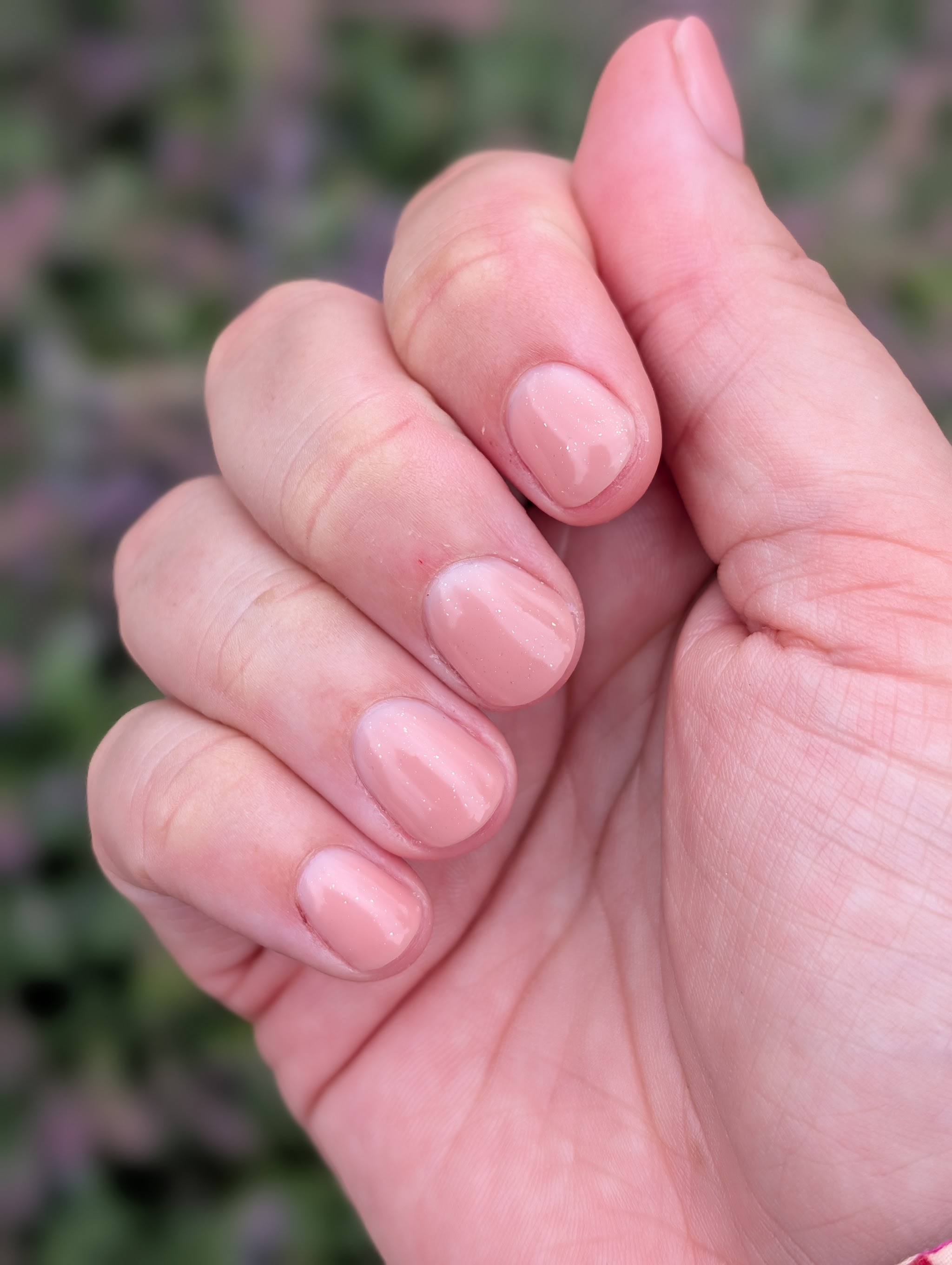 Lichtroze nagelset met een zachte glans